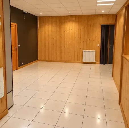 Local 1 pièce 147 m²