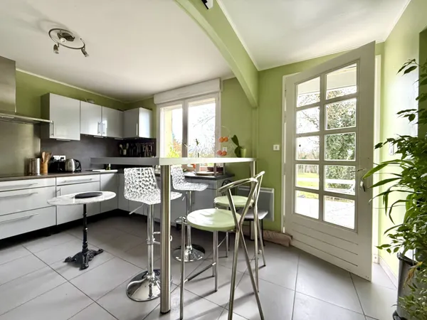 Maison 6 chambres avec garage sur terrain 1489m²