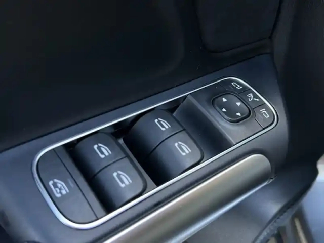 Mercedes Gla 200 d amg line — photo 57