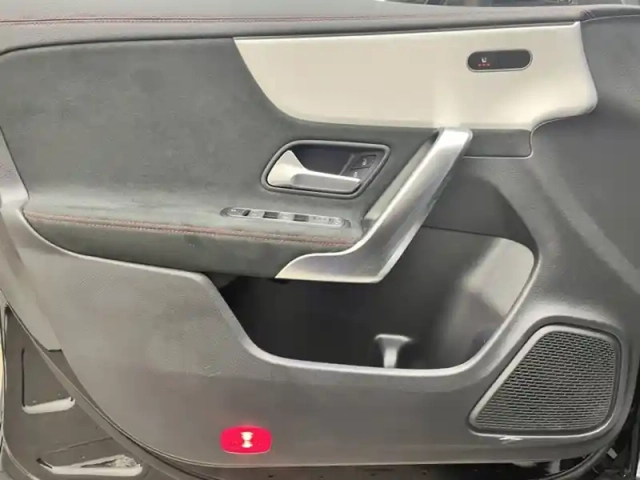 Mercedes Cla 200 d amg line — photo 13