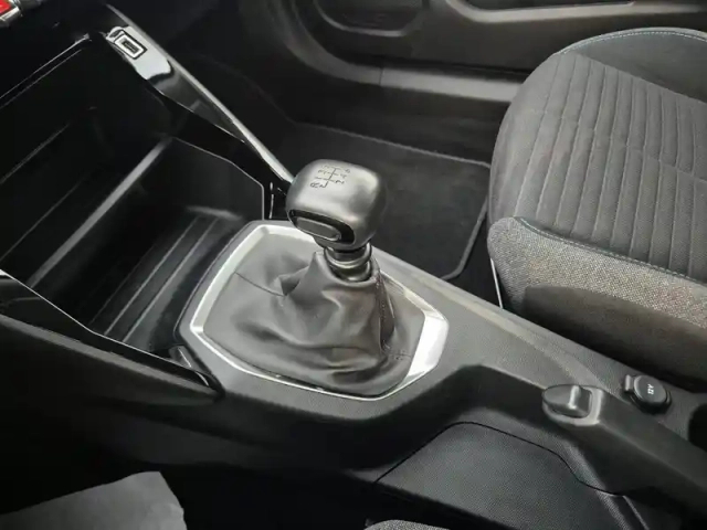 Peugeot 2008 puretech 100 s&amp;s bvm6 — photo 28
