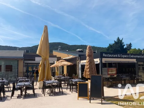 Local commercial 1 pièce 85 m²