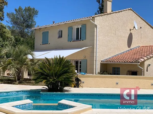 VENTE d'une maison 6 pièces 143 m² avec piscine, pool house et carport à GAREOULT