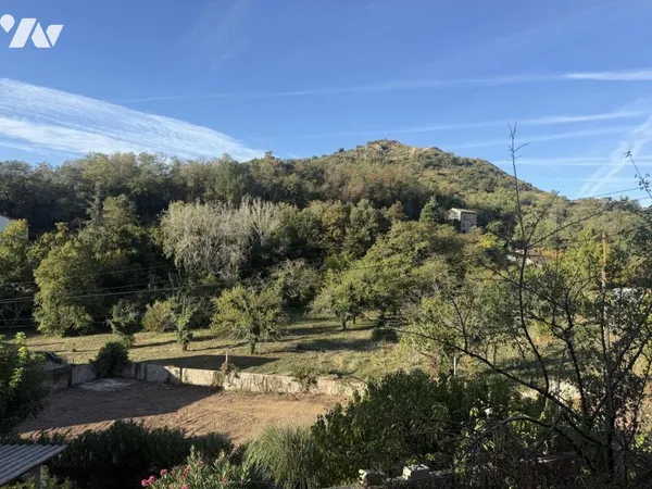 Terrain 890 m²