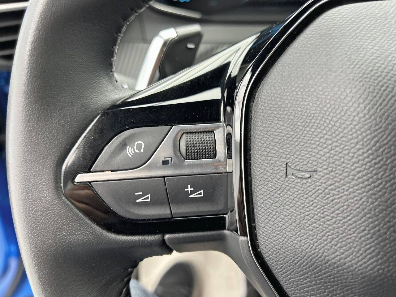 Peugeot 2008 hybrid 136 e-dcs6 style — photo 24