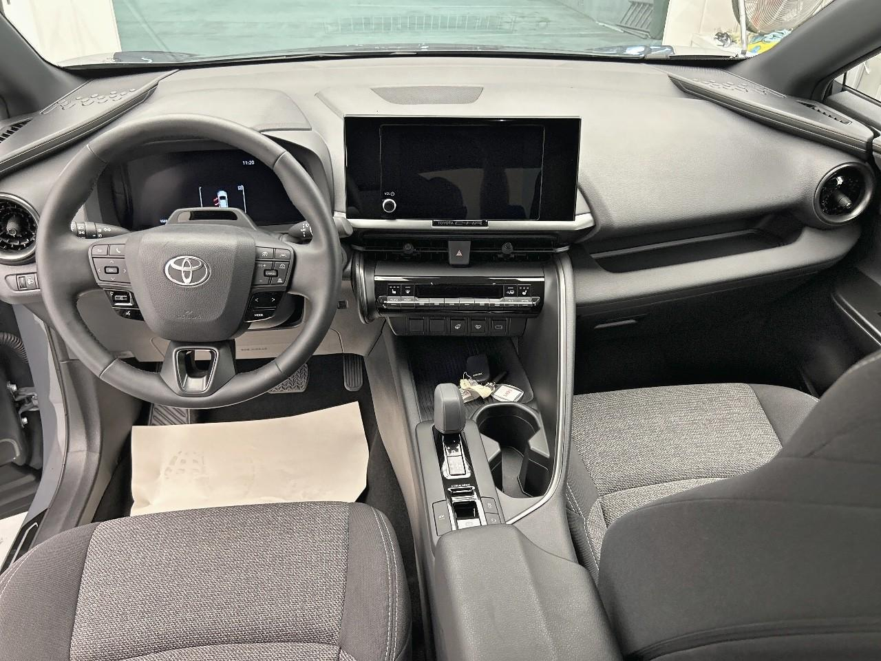 Toyota C-Hr hybride 140 design — photo 12