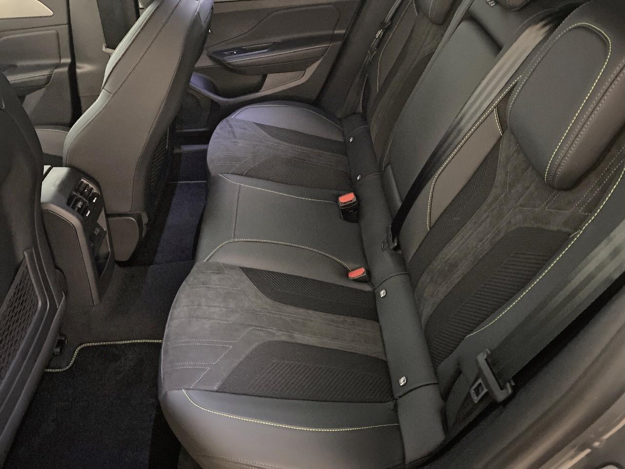 Peugeot 408 hybrid 145 e-dcs6 gt — photo 10