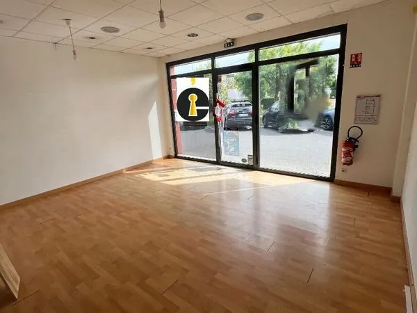 Local commercial 45 m² LAVAL