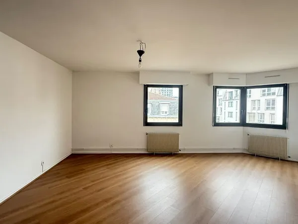 APPARTEMENT T2 55m2 ENTIEREMENT RENOVE- PROCHE SAINT SEBASTI