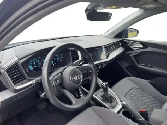 Audi A1 25 tfsi 95 ch s tronic 7 advanced — photo 9