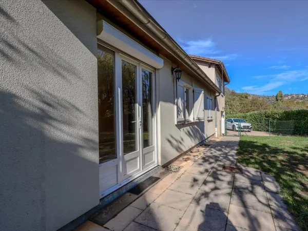 Maison de 129 m² avec terrain arboré à VAUGNERAY