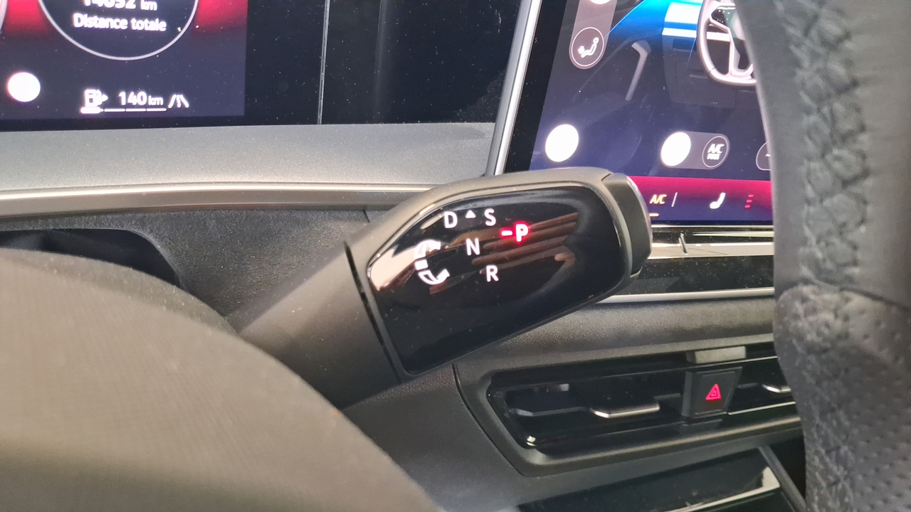 Volkswagen Tayron 1.5 eTSI 150ch DSG7 7pl — photo 17