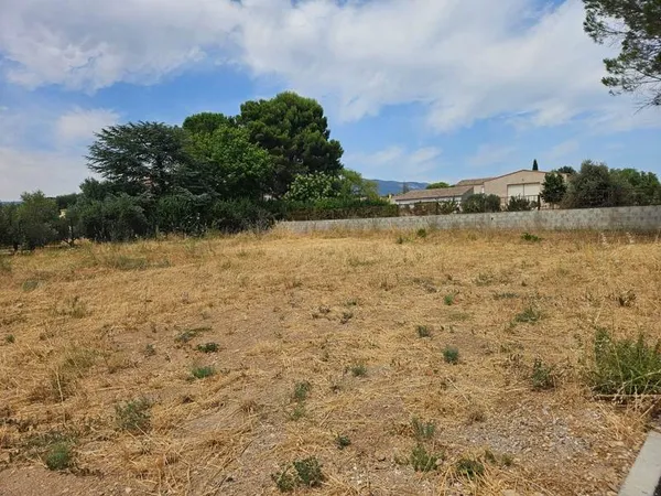 Terrain 779 m²