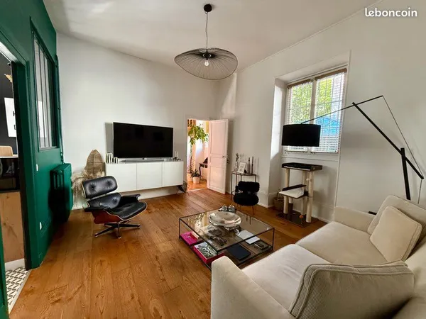 T3 82M2 APPARTEMENT et BALCON + CAVE - ROYAT limite CHAMALIERES - CHARME DE L'ANCIEN