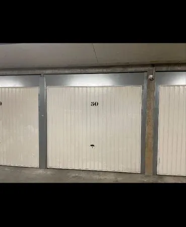 Garage fermé en sous sol residence de 2014