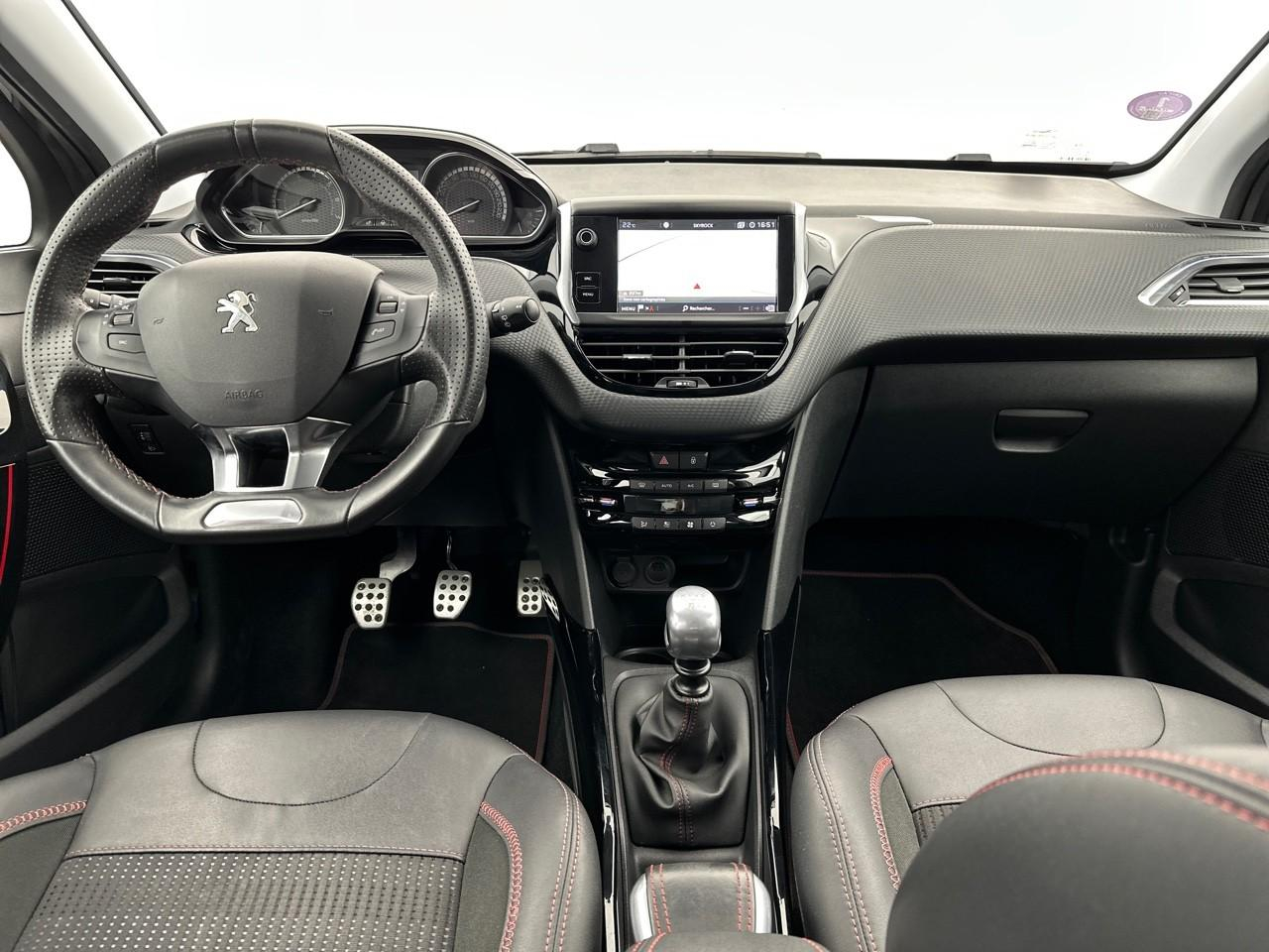 Peugeot 2008 puretech 130ch s&s bvm6 gt line — photo 11