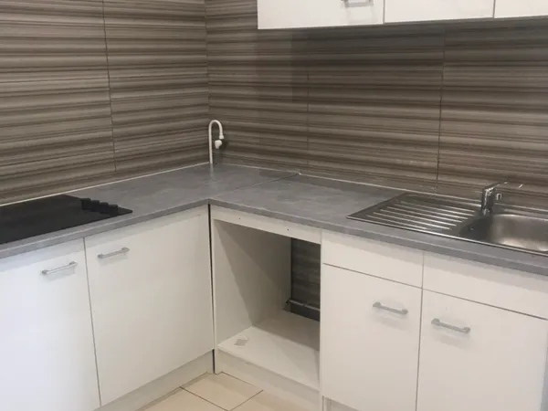 Beau T3 de 73 m2vide avec ascenseur et balcons