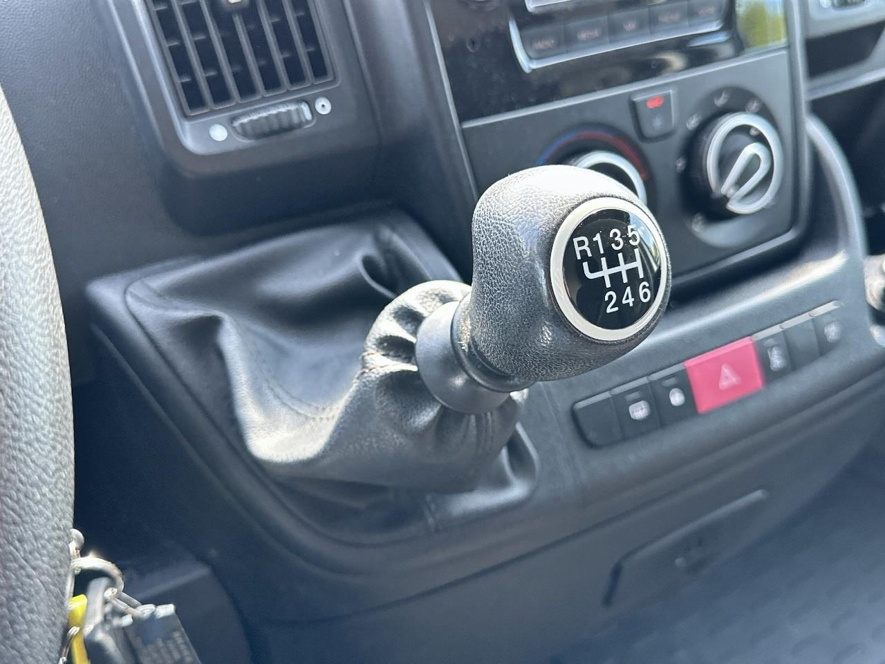 Peugeot Boxer tole 330 l1h1 bluehdi 120 s&s asphalt — photo 17