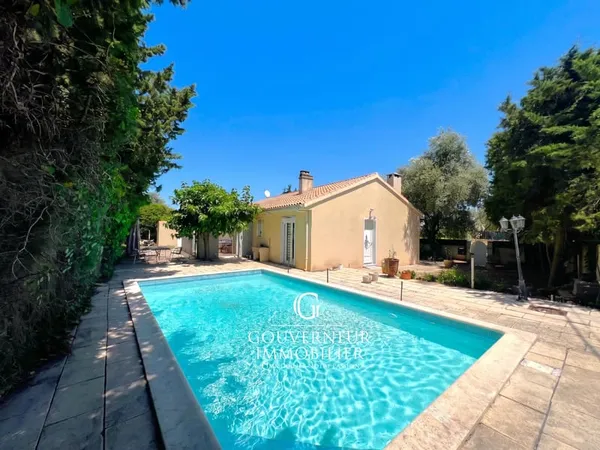 Villa de plain-pied climatisée avec piscine