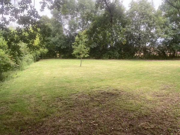 Terrain 920m2 centre bourg Arthon