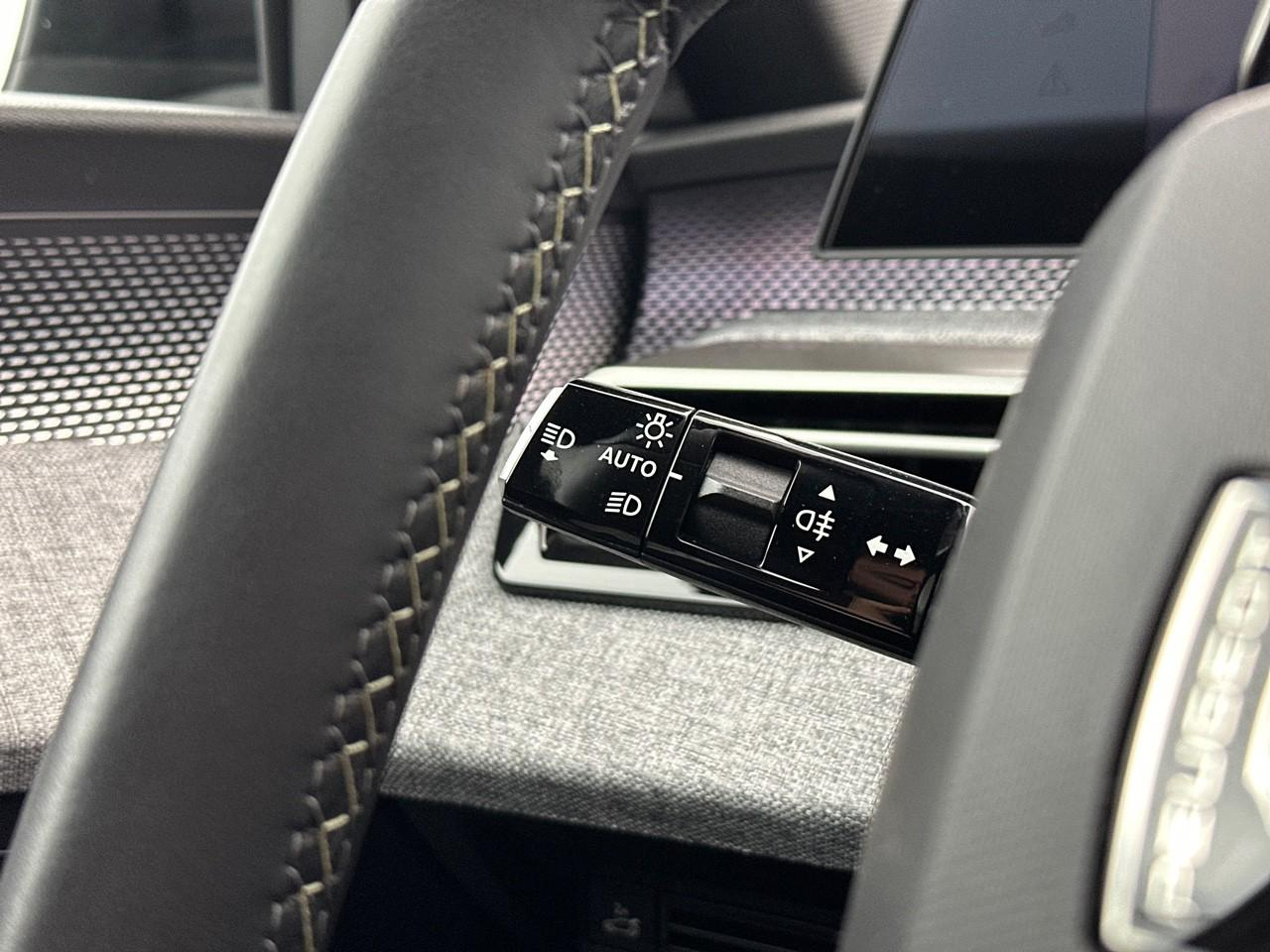 Peugeot 3008 hybrid 136 e-dcs6 gt — photo 19