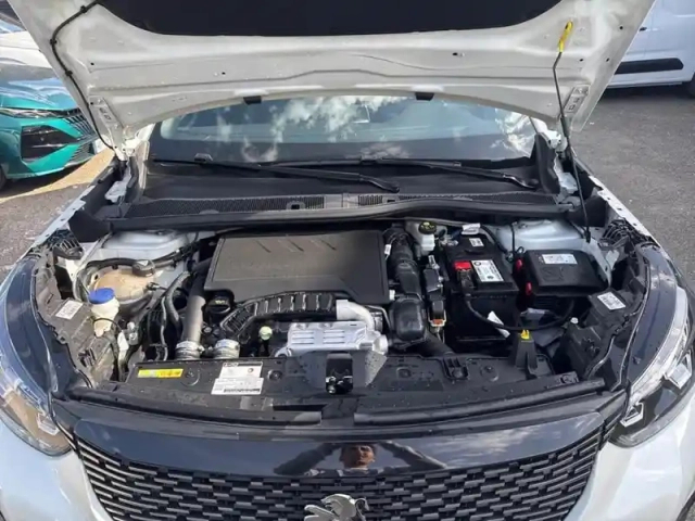 Peugeot 2008 puretech 130 s&amp;s eat8 allure pack — photo 7