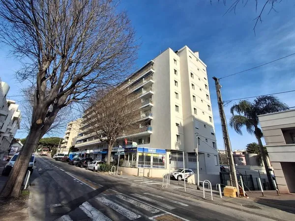 3 PIECES + BUREAU- 70M3 - Boulevard Raymond Poincaré, Antibes