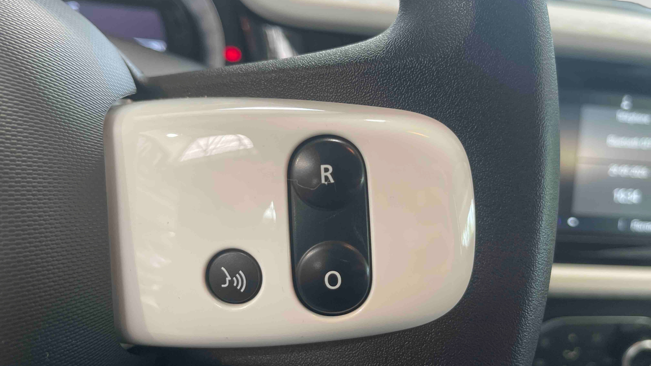 Renault Twingo III E-Tech — photo 19