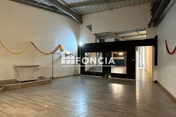 Local professionnel 111 m²
