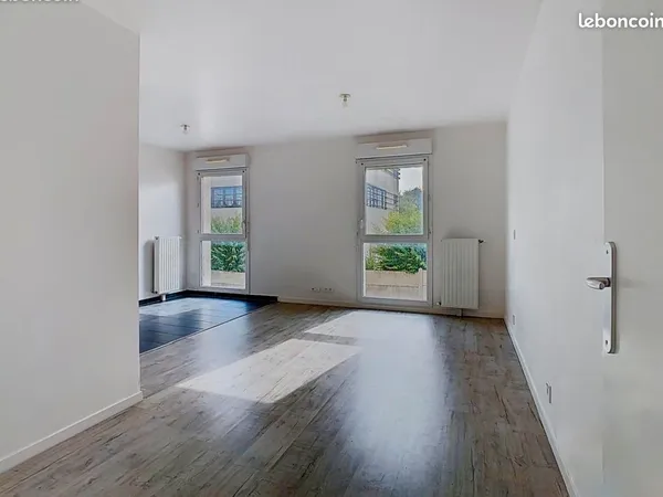Grand studio 33 m² plein sud - dpe b - parking couvert - potentiel 2 pièces