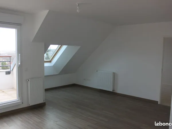 Bel appartement 2P, cave, parking calme et proche commodités