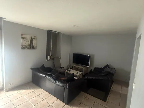 Appartement de 80 m carré non meublé