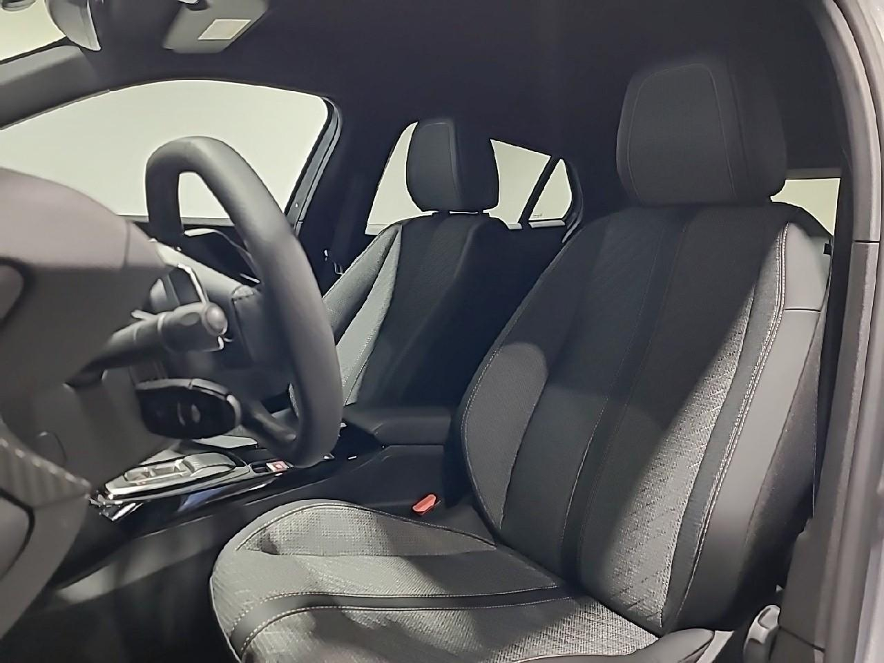 Peugeot 2008 hybrid 145 ch e-dcs6 allure — photo 10