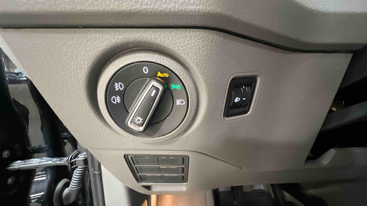 Volkswagen Utilitaires CRAFTER VAN 35 L4H3 2.0 TDI 177 CH CAMION ATELIER — photo 18