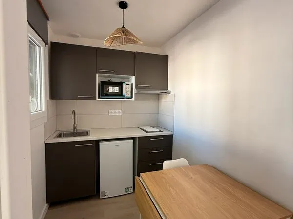 T2 meublé rénové climatisé - 30 m² - Béziers - Extérieur partagé - 570 CC