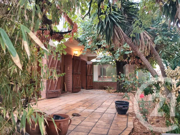 Maison 10 pièces 270 m²
