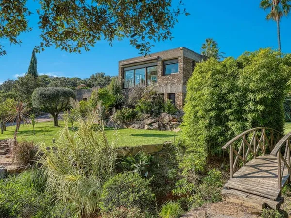 Villa 8 pièces 218 m²