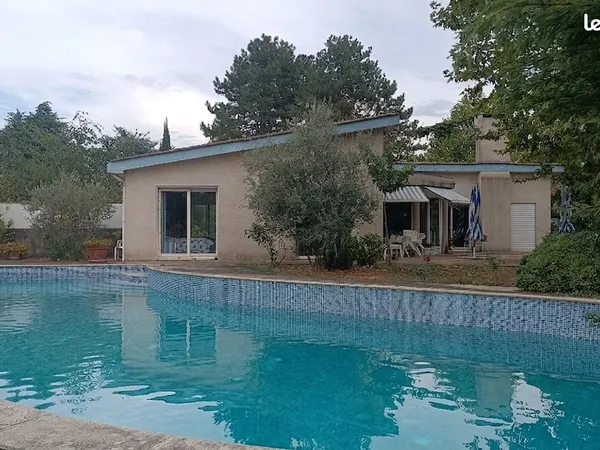 Maison de campagne avec piscine et grand jardin