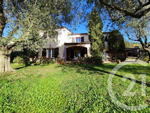 Maison 8 pièces 250 m²