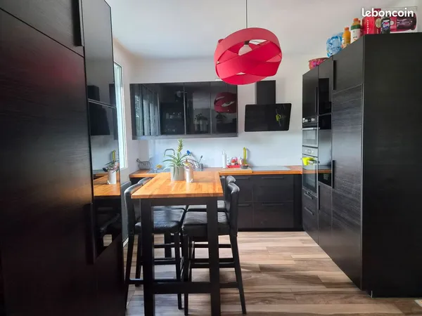 MAISON COUP DE CŒUR RÉNOVÉE - 211 m² de surface totale : 116 m² habitables + 95 m² de garages