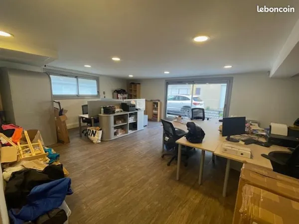Bureau 84 m²