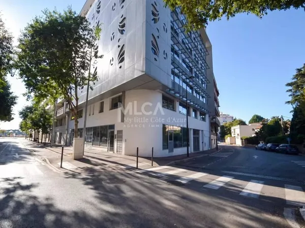 Local commercial 168 m²