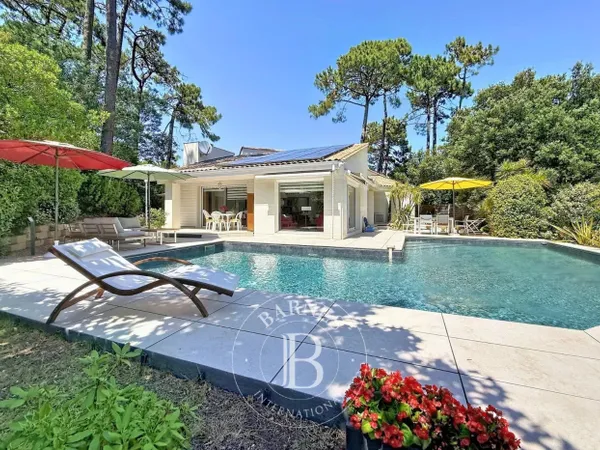 VILLA « PINEDA » AVEC PISCINE AU CŒUR DES PINS AU PYLA-SUR-MER -