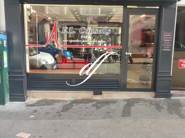 AV murs commerciaux de 132m² rénovés à Paris 75018