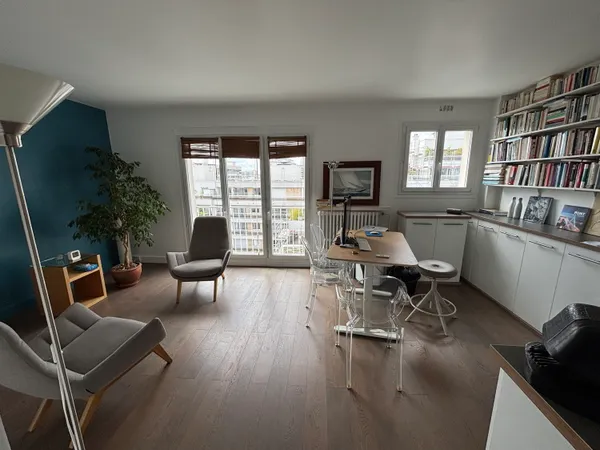 Loue bureau 27m² ensoleillé parfait pour profession libérale, coach, thérapeute, avocat les jeudi et