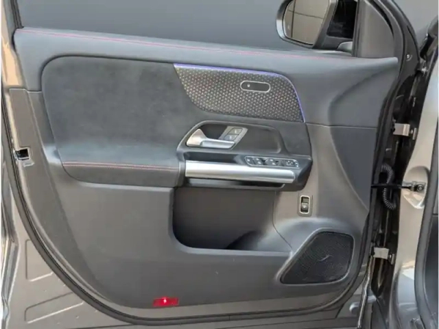 Mercedes Eqa 250+ — photo 36