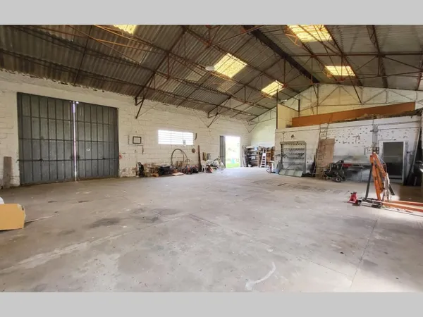 83300 Draguignan Centre Ville Hangars professionnel Avec Haute
