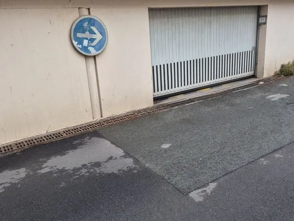 Place de parking couvert