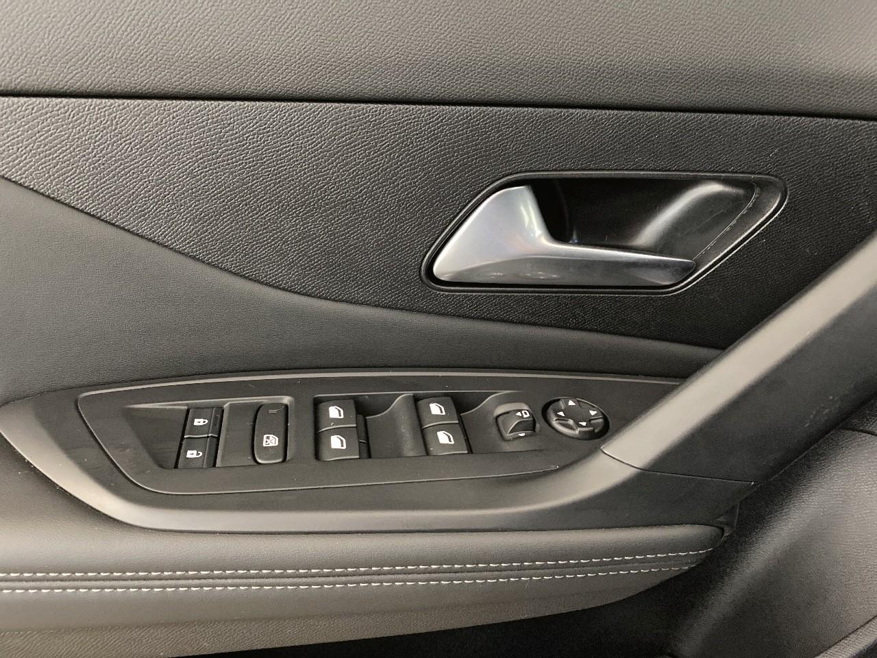 Peugeot 308 hybrid 145 e-dcs6 allure — photo 19