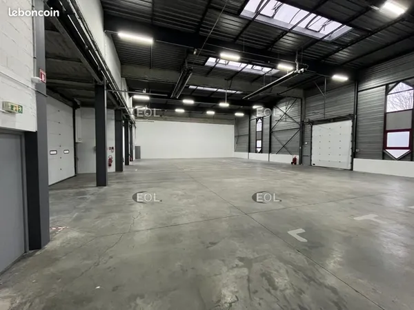 Local industriel 764 m²